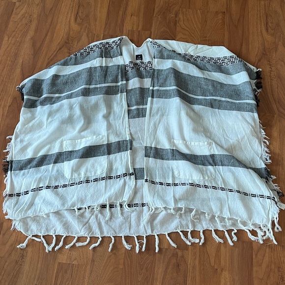 Echo Cotton Cover Up Wrap - One Size. - Picture 2 of 7